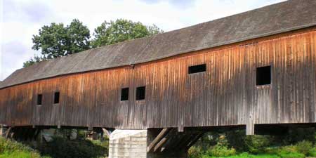 Historische Holzbrücke in Wünschendorf an der Weißen Elster