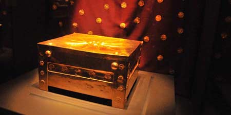 The Macedonian Royal Tombs of Vergina