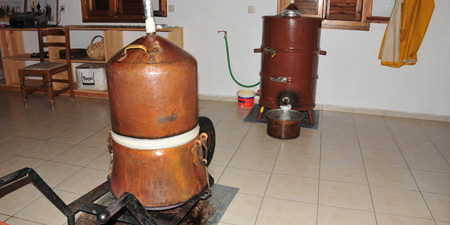Bourazani - Zwischenstopp bei der Tsipouro Destillation