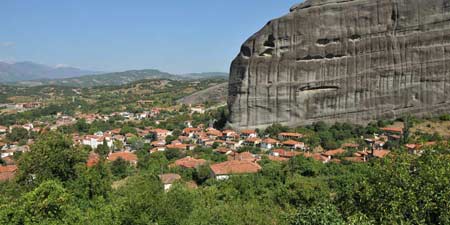 Kalambaka - historischer Stadtkern inmitten der Meteora Felsen