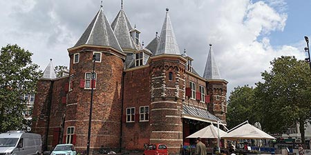 Amsterdam – Historical urban development on the Amstel