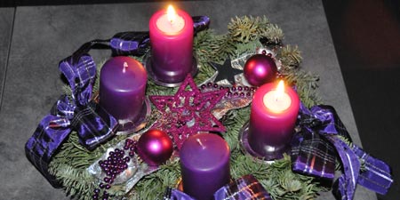 Adventskranz – dekoratives Tischelement oder religiöses Symbol