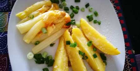 Asparagus season - Baked with cheese coat, especially delicious