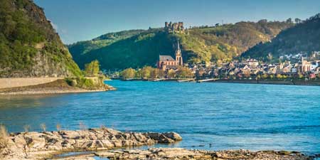 Allein am Rhein: Sentimental Journey im Frühjahr