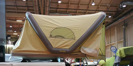 Theme inflatable tents: now also as a roof tent