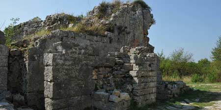 Porta Caesarea - ein Stadttor von Salona