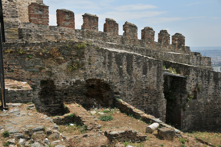 Византийская крепость на севере месопотамии. Фессалоники 9 век. Салоники старый город. Солунь 9 век. Крепость ептабергио в Салониках.
