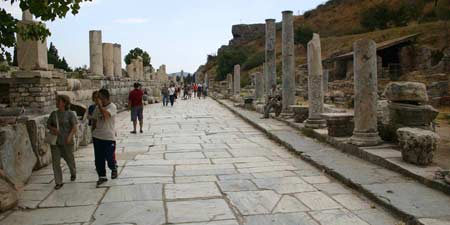 Archaeologists discover a late antique barroom in Ephesus