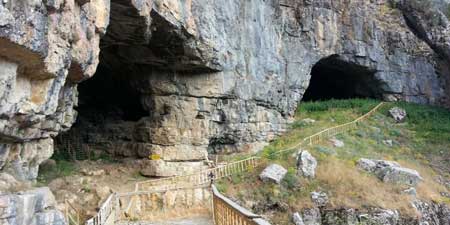 Tınaztepe Höhle