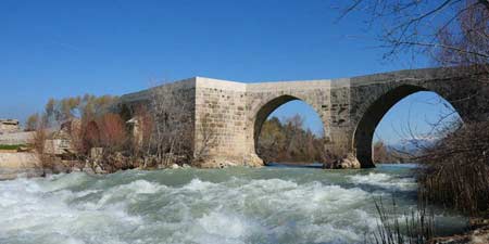 Eurymedonbrücke über den Köprücay bei Aspendos