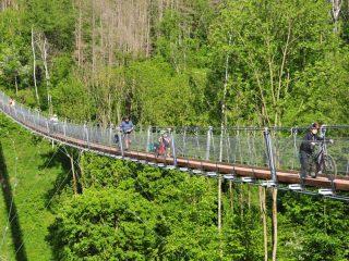 Hängeseilbrücke für Wanderer in Braunsroda