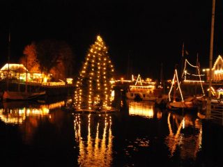 Schwimmender Weihnachtsbaum Carolinensiel