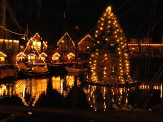 Schwimmender Weihnachtsbaum Carolinensiel