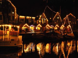 Schwimmender Weihnachtsbaum Carolinensiel