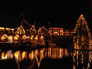 Schwimmender Weihnachtsbaum Carolinensiel