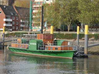 Bremen - tour along shipsin the harbour