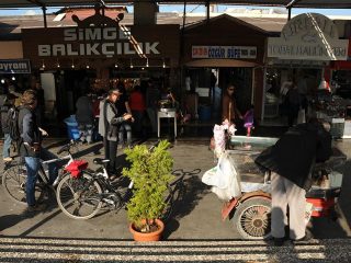 Frischer Fisch vom Markt in Güzelbahçe