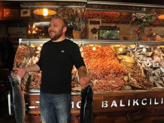 Frischer Fisch vom Markt in Güzelbahçe