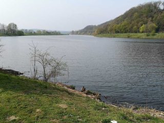 Hiking along Kemnader Lake at Witten