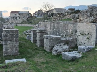 Salona Eingangsportal