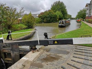 Narrowboat auf den Kanälen in Stratford upon Avon