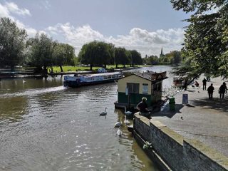 Narrowboat auf den Kanälen in Stratford upon Avon