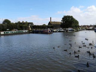 Narrowboat auf den Kanälen in Stratford upon Avon