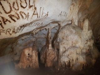 Pellumbas Höhle bei Tirana
