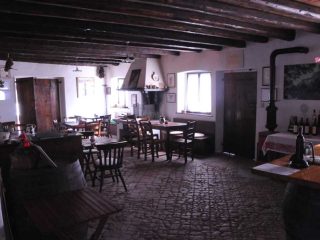 Tante Marghareta Weine und Kunstgallerie