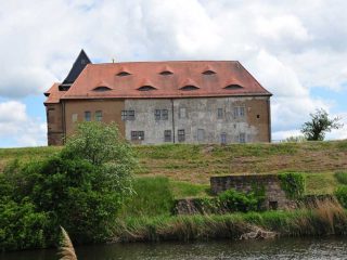 Riesige Wasserburganlage bei Heldungen