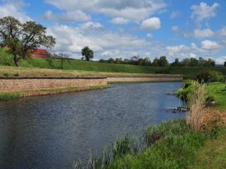 Riesige Wasserburganlage bei Heldungen