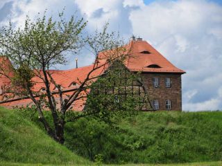Riesige Wasserburganlage bei Heldungen