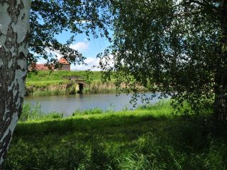 Riesige Wasserburganlage bei Heldungen
