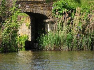 Riesige Wasserburganlage bei Heldungen