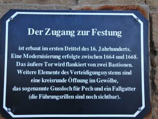 Riesige Wasserburganlage bei Heldungen