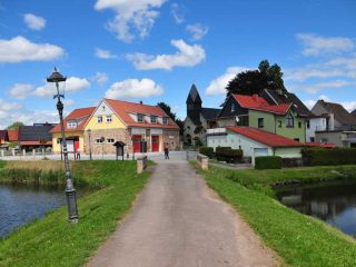 Riesige Wasserburganlage bei Heldungen