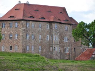 Riesige Wasserburganlage bei Heldungen