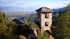 Idyllische Bergkapelle Sankt Spass oberhalb von Vevčani
