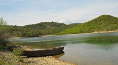 Vau-Deja Reservoir - Hiking in beautiful countryside
