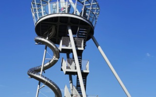 Der überaus imposante Vitra Rutschturm – Kinder Attraktion