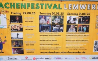 Kites above Lemwerder – Cycling to the Festival