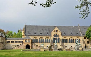 Goslar - Altstadt mit engen Gassen und Fachwerkhäusern