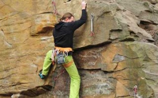 Climbing in the Ruhr area – next to the castle ruins Hardenstein