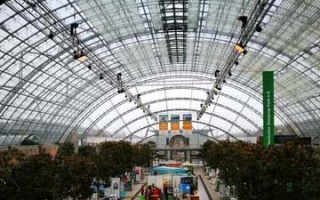 Touristik und Caravaning Leipzig - die imposante Glashalle lockt