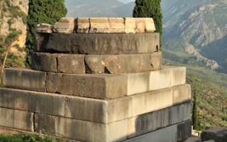 Delphi - Orakel und Mauer-Ruinen sorgen für Weltruhm