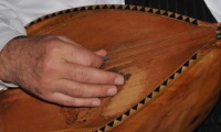 Die Saz – das traditionelle Begleitinstrument türkischer Barden