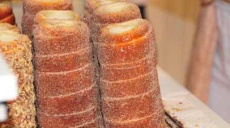 Kürtöskalács - the Hungarian pastry from the roll