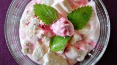 Heavenly pleasure made from fruit, cream and yoghurt