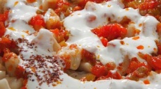 Mantı - türkische Nudeltäschchen mit Joghurt