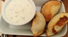 Piroggen – mit buntem Salat und Karotten-Ingwer-Saft